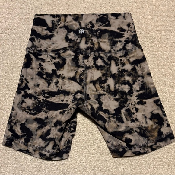 lululemon align high rise Tie-Dye Bike Shorts - Picture 2 of 3